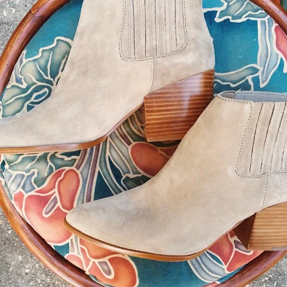 1. State Camel Colored “Jemore” Booties, size 11M - Picture 3 of 16